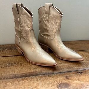 ShuShop Womens Metallic Gold Ankle Cowboy Boots, like new, never worn, size 9